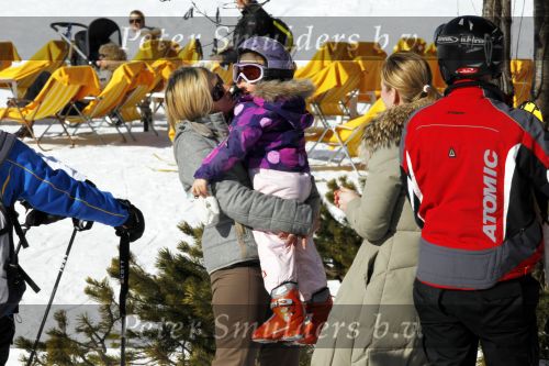 Lech 19 februari 2011
Fotosessie met de koninklijke familie in Lech. Aanwezig waren Koningin Beatrix Prins Willem Alexander Maxima Prinses Amalai Ariane en Alexia aslmede Prins Constantijn met zijn vrouw Prinses Laurentien en kinderen en Prins Friso met zijn vrouw Mabel Wisse Smit en hun kinderen.
Peter Smulders bv