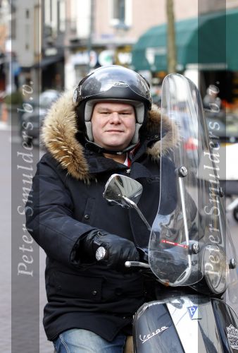Amsterdam 15 februari 2011
Menno Kohler op zijn vespa scooter.
Peter Smulders bv