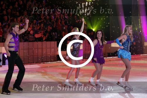 Hilversum 4 maart 2011
Sterren dansen op het ijs van SBDS 6 in studio 22 .Deelnemers zijn Monique Smit Jenny Smit Vivian Reys Babette v Veen Ralf Mackenbach Michael Boogerd en Sieneke Gerard Joling en Nance Coolen presenteren het.
Peter Smulders bv