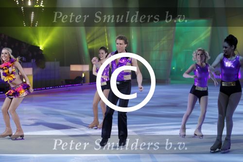 Hilversum 4 maart 2011
Sterren dansen op het ijs van SBDS 6 in studio 22 .Deelnemers zijn Monique Smit Jenny Smit Vivian Reys Babette v Veen Ralf Mackenbach Michael Boogerd en Sieneke Gerard Joling en Nance Coolen presenteren het.
Peter Smulders bv