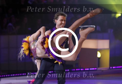 Hilversum 4 maart 2011
Sterren dansen op het ijs van SBDS 6 in studio 22 .Deelnemers zijn Monique Smit Jenny Smit Vivian Reys Babette v Veen Ralf Mackenbach Michael Boogerd en Sieneke Gerard Joling en Nance Coolen presenteren het.
Peter Smulders bv
