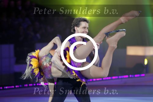 Hilversum 4 maart 2011
Sterren dansen op het ijs van SBDS 6 in studio 22 .Deelnemers zijn Monique Smit Jenny Smit Vivian Reys Babette v Veen Ralf Mackenbach Michael Boogerd en Sieneke Gerard Joling en Nance Coolen presenteren het.
Peter Smulders bv