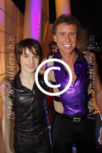 Hilversum 4 maart 2011
Sterren dansen op het ijs van SBDS 6 in studio 22 .Deelnemers zijn Monique Smit Jenny Smit Vivian Reys Babette v Veen Ralf Mackenbach Michael Boogerd en Sieneke Gerard Joling en Nance Coolen presenteren het.
Peter Smulders bv