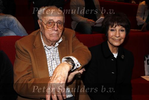 Hilversum 17 februari 2011
Presentatie boek Bert v d Veer bij beeld en geluid. Joop v d Ende neemt het eerste boek in ontvangst. Mies Bouwman en Leen timp
Peter Smulders bv