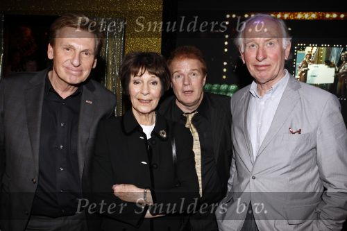 Hilversum 17 februari 2011
Presentatie boek Bert v d Veer bij beeld en geluid. Joop v d Ende neemt het eerste boek in ontvangst. Hennie Huisman Mies Bouwman Peter Jan Rens en Fred Oster
Peter Smulders bv