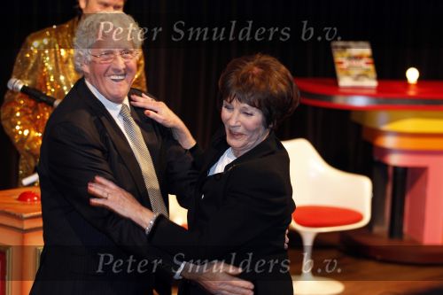 Hilversum 17 februari 2011
Presentatie boek Bert v d Veer bij beeld en geluid. Joop v d Ende neemt het eerste boek in ontvangst. Mies Bouwman met oud prijswinnaar van show vroeger
Peter Smulders bv