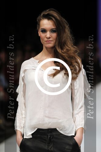 Amsterdam 7 maart 2011
Modeshow Jos v raak in de westergasfabriek met als modellen oa Georgina Verbaan Irene v d Laar Froukje de Both Quinty Trustfull Marvy Rieder en Kim Feenstra.
Peter Smulders bv