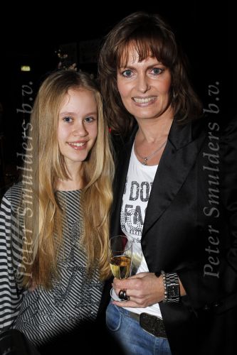 Baarn 27 februari 2011
Ria Valk viert haar 70e vefrjaardag en 55 jarig artiest zijn in de tv studio in Baarn. dochter Monique met kleindochter
Peter Smulders bv