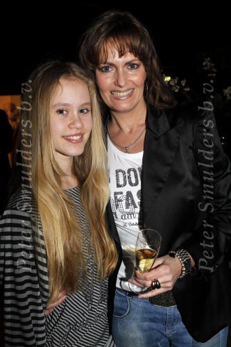 Baarn 27 februari 2011
Ria Valk viert haar 70e vefrjaardag en 55 jarig artiest zijn in de tv studio in Baarn. dochter Monique met kleindochter
Peter Smulders bv