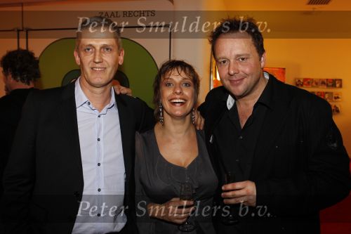 Rotterdam 14 februari 2011
Premiere herinnert U zich deze nog met Martin v Waardenberg Mylenen d Anjou Ruben Lursen Richard Groenendijk Thijs Steenkamp Annick Boer Joel de Tobe Pepijn v d Burgt en Daan v Putten in het oude Luxor.Mylene met man
Peter Smulders bv