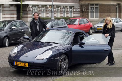 Amsterdam 12 februari 2011
Nicky v Dam heeft zijn vriendin Patricia Paay een Porsche 911 cabrio cadeau gegeven voor valentijnsdag.
Peter Smulders bv