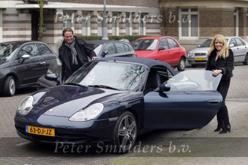 Amsterdam 12 februari 2011
Nicky v Dam heeft zijn vriendin Patricia Paay een Porsche 911 cabrio cadeau gegeven voor valentijnsdag.
Peter Smulders bv
