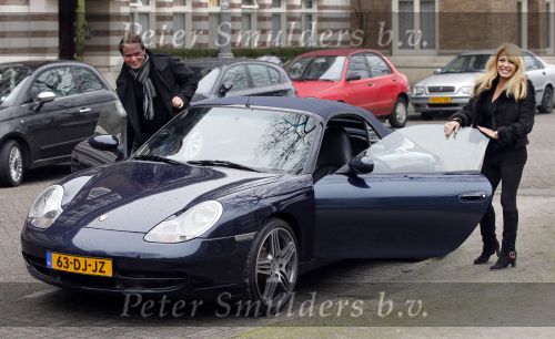 Amsterdam 12 februari 2011
Nicky v Dam heeft zijn vriendin Patricia Paay een Porsche 911 cabrio cadeau gegeven voor valentijnsdag.
Peter Smulders bv