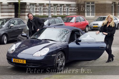 Amsterdam 12 februari 2011
Nicky v Dam heeft zijn vriendin Patricia Paay een Porsche 911 cabrio cadeau gegeven voor valentijnsdag.
Peter Smulders bv