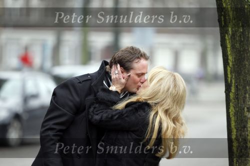 Amsterdam 12 februari 2011
Nicky v Dam heeft zijn vriendin Patricia Paay een Porsche 911 cabrio cadeau gegeven voor valentijnsdag.
Peter Smulders bv