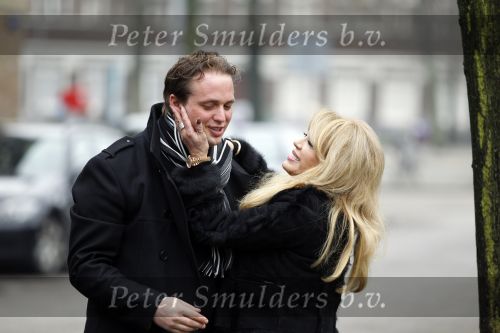 Amsterdam 12 februari 2011
Nicky v Dam heeft zijn vriendin Patricia Paay een Porsche 911 cabrio cadeau gegeven voor valentijnsdag.
Peter Smulders bv