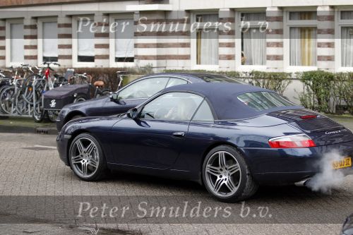 Amsterdam 12 februari 2011
Nicky v Dam heeft zijn vriendin Patricia Paay een Porsche 911 cabrio cadeau gegeven voor valentijnsdag.
Peter Smulders bv