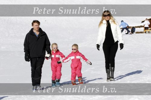 Lech 19 februari 2011
Fotosessie met de koninklijke familie in Lech. Aanwezig waren Koningin Beatrix Prins Willem Alexander Maxima Prinses Amalai Ariane en Alexia aslmede Prins Constantijn met zijn vrouw Prinses Laurentien en kinderen en Prins Friso met zijn vrouw Mabel Wisse Smit en hun kinderen.
Peter Smulders bv