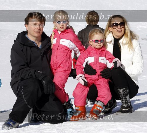 Lech 19 februari 2011
Fotosessie met de koninklijke familie in Lech. Aanwezig waren Koningin Beatrix Prins Willem Alexander Maxima Prinses Amalai Ariane en Alexia aslmede Prins Constantijn met zijn vrouw Prinses Laurentien en kinderen en Prins Friso met zijn vrouw Mabel Wisse Smit en hun kinderen.
Peter Smulders bv