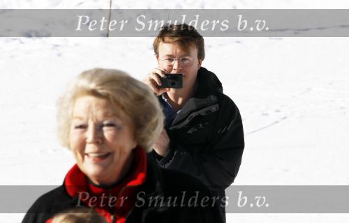 Lech 19 februari 2011
Fotosessie met de koninklijke familie in Lech. Aanwezig waren Koningin Beatrix Prins Willem Alexander Maxima Prinses Amalai Ariane en Alexia aslmede Prins Constantijn met zijn vrouw Prinses Laurentien en kinderen en Prins Friso met zijn vrouw Mabel Wisse Smit en hun kinderen.
Peter Smulders bv