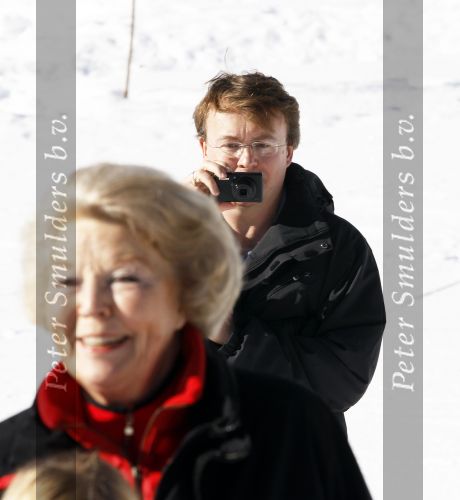 Lech 19 februari 2011
Fotosessie met de koninklijke familie in Lech. Aanwezig waren Koningin Beatrix Prins Willem Alexander Maxima Prinses Amalai Ariane en Alexia aslmede Prins Constantijn met zijn vrouw Prinses Laurentien en kinderen en Prins Friso met zijn vrouw Mabel Wisse Smit en hun kinderen.
Peter Smulders bv