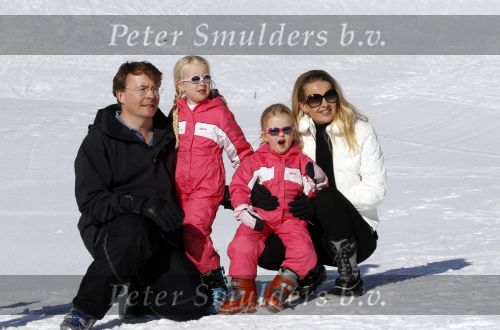Lech 19 februari 2011
Fotosessie met de koninklijke familie in Lech. Aanwezig waren Koningin Beatrix Prins Willem Alexander Maxima Prinses Amalai Ariane en Alexia aslmede Prins Constantijn met zijn vrouw Prinses Laurentien en kinderen en Prins Friso met zijn vrouw Mabel Wisse Smit en hun kinderen.
Peter Smulders bv
