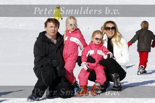 Lech 19 februari 2011
Fotosessie met de koninklijke familie in Lech. Aanwezig waren Koningin Beatrix Prins Willem Alexander Maxima Prinses Amalai Ariane en Alexia aslmede Prins Constantijn met zijn vrouw Prinses Laurentien en kinderen en Prins Friso met zijn vrouw Mabel Wisse Smit en hun kinderen.
Peter Smulders bv