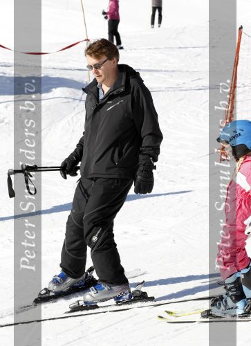 Lech 19 februari 2011
Fotosessie met de koninklijke familie in Lech. Aanwezig waren Koningin Beatrix Prins Willem Alexander Maxima Prinses Amalai Ariane en Alexia aslmede Prins Constantijn met zijn vrouw Prinses Laurentien en kinderen en Prins Friso met zijn vrouw Mabel Wisse Smit en hun kinderen.
Peter Smulders bv