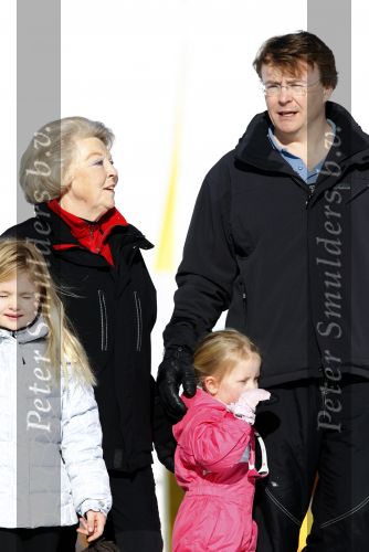 Lech 19 februari 2011
Fotosessie met de koninklijke familie in Lech. Aanwezig waren Koningin Beatrix Prins Willem Alexander Maxima Prinses Amalai Ariane en Alexia aslmede Prins Constantijn met zijn vrouw Prinses Laurentien en kinderen en Prins Friso met zijn vrouw Mabel Wisse Smit en hun kinderen.
Peter Smulders bv