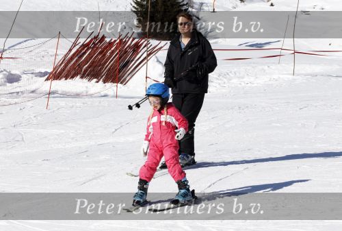 Lech 19 februari 2011
Fotosessie met de koninklijke familie in Lech. Aanwezig waren Koningin Beatrix Prins Willem Alexander Maxima Prinses Amalai Ariane en Alexia aslmede Prins Constantijn met zijn vrouw Prinses Laurentien en kinderen en Prins Friso met zijn vrouw Mabel Wisse Smit en hun kinderen.
Peter Smulders bv