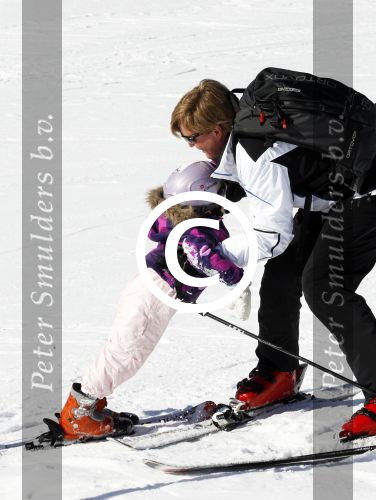 Lech 19 februari 2011
Fotosessie met de koninklijke familie in Lech. Aanwezig waren Koningin Beatrix Prins Willem Alexander Maxima Prinses Amalai Ariane en Alexia aslmede Prins Constantijn met zijn vrouw Prinses Laurentien en kinderen en Prins Friso met zijn vrouw Mabel Wisse Smit en hun kinderen.
Peter Smulders bv