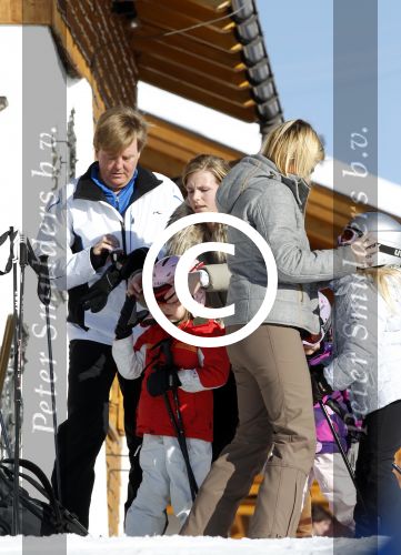 Lech 19 februari 2011
Fotosessie met de koninklijke familie in Lech. Aanwezig waren Koningin Beatrix Prins Willem Alexander Maxima Prinses Amalai Ariane en Alexia aslmede Prins Constantijn met zijn vrouw Prinses Laurentien en kinderen en Prins Friso met zijn vrouw Mabel Wisse Smit en hun kinderen.
Peter Smulders bv