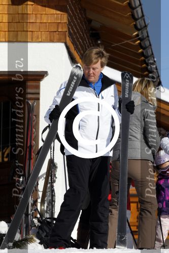 Lech 19 februari 2011
Fotosessie met de koninklijke familie in Lech. Aanwezig waren Koningin Beatrix Prins Willem Alexander Maxima Prinses Amalai Ariane en Alexia aslmede Prins Constantijn met zijn vrouw Prinses Laurentien en kinderen en Prins Friso met zijn vrouw Mabel Wisse Smit en hun kinderen.
Peter Smulders bv