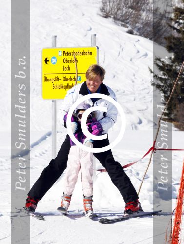 Lech 19 februari 2011
Fotosessie met de koninklijke familie in Lech. Aanwezig waren Koningin Beatrix Prins Willem Alexander Maxima Prinses Amalai Ariane en Alexia aslmede Prins Constantijn met zijn vrouw Prinses Laurentien en kinderen en Prins Friso met zijn vrouw Mabel Wisse Smit en hun kinderen.
Peter Smulders bv