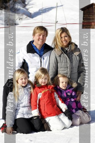 Lech 19 februari 2011
Fotosessie met de koninklijke familie in Lech. Aanwezig waren Koningin Beatrix Prins Willem Alexander Maxima Prinses Amalai Ariane en Alexia aslmede Prins Constantijn met zijn vrouw Prinses Laurentien en kinderen en Prins Friso met zijn vrouw Mabel Wisse Smit en hun kinderen.
Peter Smulders bv
