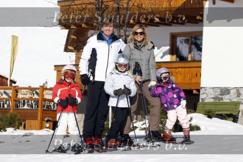 Lech 19 februari 2011
Fotosessie met de koninklijke familie in Lech. Aanwezig waren Koningin Beatrix Prins Willem Alexander Maxima Prinses Amalai Ariane en Alexia aslmede Prins Constantijn met zijn vrouw Prinses Laurentien en kinderen en Prins Friso met zijn vrouw Mabel Wisse Smit en hun kinderen.
Peter Smulders bv