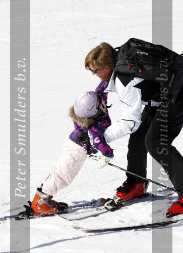 Lech 19 februari 2011
Fotosessie met de koninklijke familie in Lech. Aanwezig waren Koningin Beatrix Prins Willem Alexander Maxima Prinses Amalai Ariane en Alexia aslmede Prins Constantijn met zijn vrouw Prinses Laurentien en kinderen en Prins Friso met zijn vrouw Mabel Wisse Smit en hun kinderen.
Peter Smulders bv
