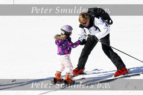 Lech 19 februari 2011
Fotosessie met de koninklijke familie in Lech. Aanwezig waren Koningin Beatrix Prins Willem Alexander Maxima Prinses Amalai Ariane en Alexia aslmede Prins Constantijn met zijn vrouw Prinses Laurentien en kinderen en Prins Friso met zijn vrouw Mabel Wisse Smit en hun kinderen.
Peter Smulders bv