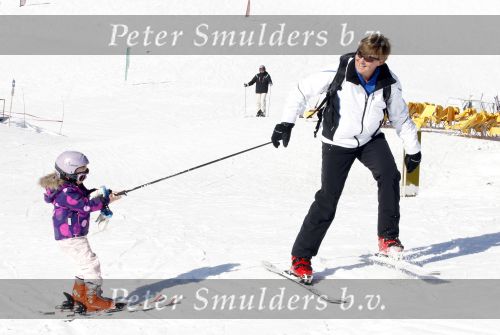 Lech 19 februari 2011
Fotosessie met de koninklijke familie in Lech. Aanwezig waren Koningin Beatrix Prins Willem Alexander Maxima Prinses Amalai Ariane en Alexia aslmede Prins Constantijn met zijn vrouw Prinses Laurentien en kinderen en Prins Friso met zijn vrouw Mabel Wisse Smit en hun kinderen.
Peter Smulders bv