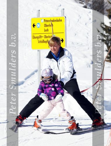 Lech 19 februari 2011
Fotosessie met de koninklijke familie in Lech. Aanwezig waren Koningin Beatrix Prins Willem Alexander Maxima Prinses Amalai Ariane en Alexia aslmede Prins Constantijn met zijn vrouw Prinses Laurentien en kinderen en Prins Friso met zijn vrouw Mabel Wisse Smit en hun kinderen.
Peter Smulders bv