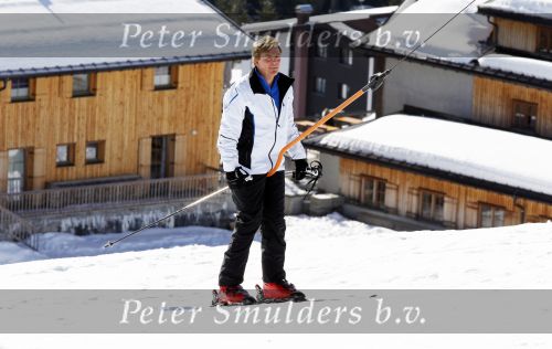 Lech 19 februari 2011
Fotosessie met de koninklijke familie in Lech. Aanwezig waren Koningin Beatrix Prins Willem Alexander Maxima Prinses Amalai Ariane en Alexia aslmede Prins Constantijn met zijn vrouw Prinses Laurentien en kinderen en Prins Friso met zijn vrouw Mabel Wisse Smit en hun kinderen.
Peter Smulders bv