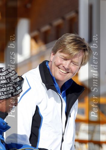 Lech 19 februari 2011
Fotosessie met de koninklijke familie in Lech. Aanwezig waren Koningin Beatrix Prins Willem Alexander Maxima Prinses Amalai Ariane en Alexia aslmede Prins Constantijn met zijn vrouw Prinses Laurentien en kinderen en Prins Friso met zijn vrouw Mabel Wisse Smit en hun kinderen.
Peter Smulders bv