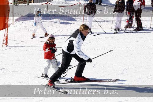 Lech 19 februari 2011
Fotosessie met de koninklijke familie in Lech. Aanwezig waren Koningin Beatrix Prins Willem Alexander Maxima Prinses Amalai Ariane en Alexia aslmede Prins Constantijn met zijn vrouw Prinses Laurentien en kinderen en Prins Friso met zijn vrouw Mabel Wisse Smit en hun kinderen.
Peter Smulders bv