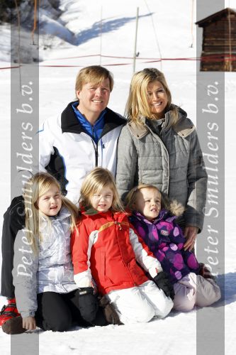 Lech 19 februari 2011
Fotosessie met de koninklijke familie in Lech. Aanwezig waren Koningin Beatrix Prins Willem Alexander Maxima Prinses Amalai Ariane en Alexia aslmede Prins Constantijn met zijn vrouw Prinses Laurentien en kinderen en Prins Friso met zijn vrouw Mabel Wisse Smit en hun kinderen.
Peter Smulders bv