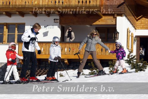 Lech 19 februari 2011
Fotosessie met de koninklijke familie in Lech. Aanwezig waren Koningin Beatrix Prins Willem Alexander Maxima Prinses Amalai Ariane en Alexia aslmede Prins Constantijn met zijn vrouw Prinses Laurentien en kinderen en Prins Friso met zijn vrouw Mabel Wisse Smit en hun kinderen.
Peter Smulders bv