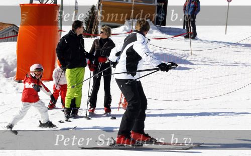 Lech 19 februari 2011
Fotosessie met de koninklijke familie in Lech. Aanwezig waren Koningin Beatrix Prins Willem Alexander Maxima Prinses Amalai Ariane en Alexia aslmede Prins Constantijn met zijn vrouw Prinses Laurentien en kinderen en Prins Friso met zijn vrouw Mabel Wisse Smit en hun kinderen.
Peter Smulders bv