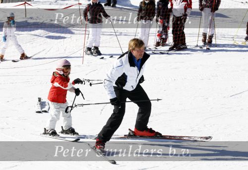 Lech 19 februari 2011
Fotosessie met de koninklijke familie in Lech. Aanwezig waren Koningin Beatrix Prins Willem Alexander Maxima Prinses Amalai Ariane en Alexia aslmede Prins Constantijn met zijn vrouw Prinses Laurentien en kinderen en Prins Friso met zijn vrouw Mabel Wisse Smit en hun kinderen.
Peter Smulders bv