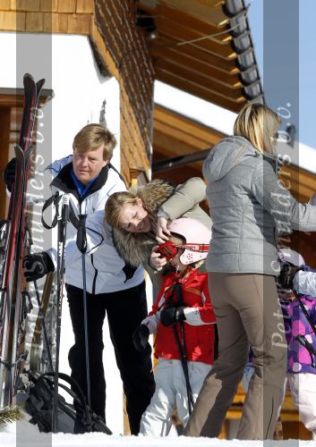 Lech 19 februari 2011
Fotosessie met de koninklijke familie in Lech. Aanwezig waren Koningin Beatrix Prins Willem Alexander Maxima Prinses Amalai Ariane en Alexia aslmede Prins Constantijn met zijn vrouw Prinses Laurentien en kinderen en Prins Friso met zijn vrouw Mabel Wisse Smit en hun kinderen.
Peter Smulders bv