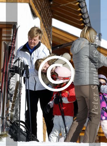 Lech 19 februari 2011
Fotosessie met de koninklijke familie in Lech. Aanwezig waren Koningin Beatrix Prins Willem Alexander Maxima Prinses Amalai Ariane en Alexia aslmede Prins Constantijn met zijn vrouw Prinses Laurentien en kinderen en Prins Friso met zijn vrouw Mabel Wisse Smit en hun kinderen.
Peter Smulders bv
