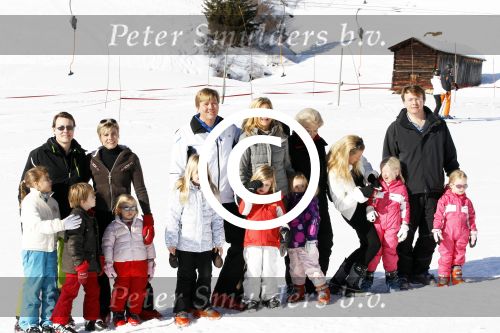Lech 19 februari 2011
Fotosessie met de koninklijke familie in Lech. Aanwezig waren Koningin Beatrix Prins Willem Alexander Maxima Prinses Amalai Ariane en Alexia aslmede Prins Constantijn met zijn vrouw Prinses Laurentien en kinderen en Prins Friso met zijn vrouw Mabel Wisse Smit en hun kinderen.
Peter Smulders bv
